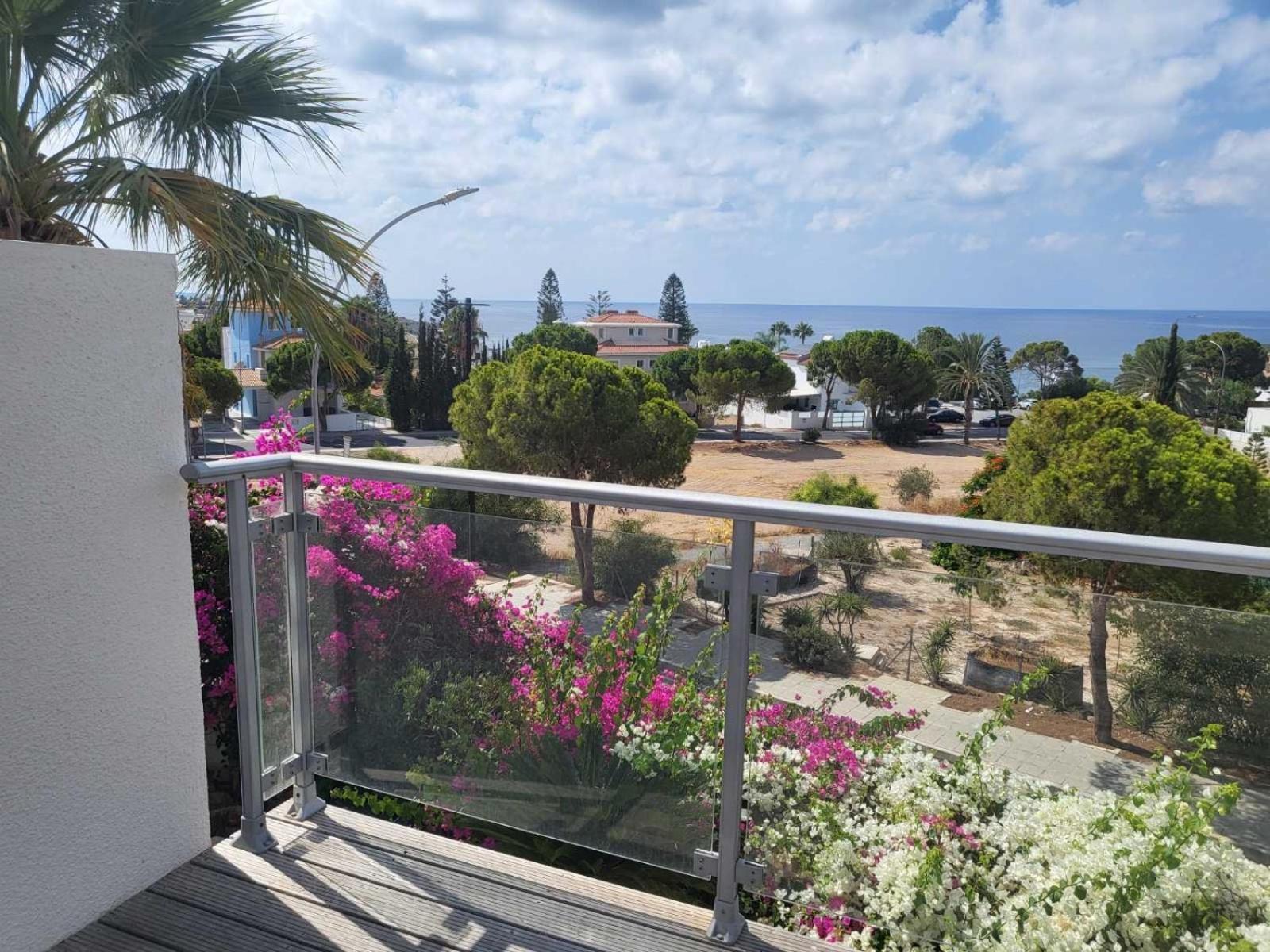 Villa Neyla Four Bedroom Coral Bay Beach Front Exterior photo