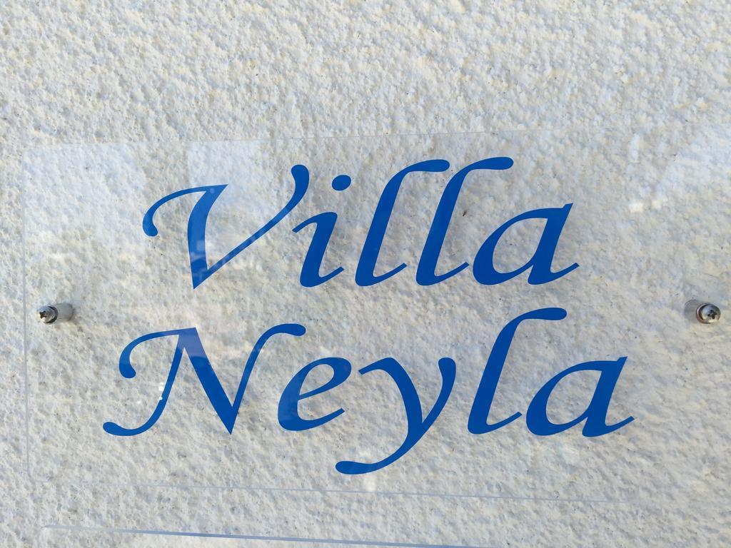 Villa Neyla Four Bedroom Coral Bay Beach Front Exterior photo